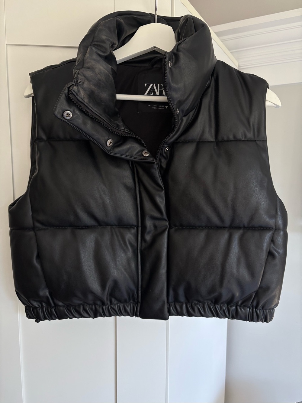ZARA Black Faux Leather Cropped Puffer Vest